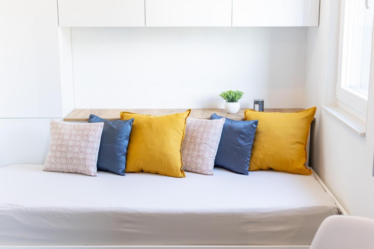 New Studio For 2, Free Private Garage Spot, Wi-Fi, 200 M From Mall Of Спліт Екстер'єр фото