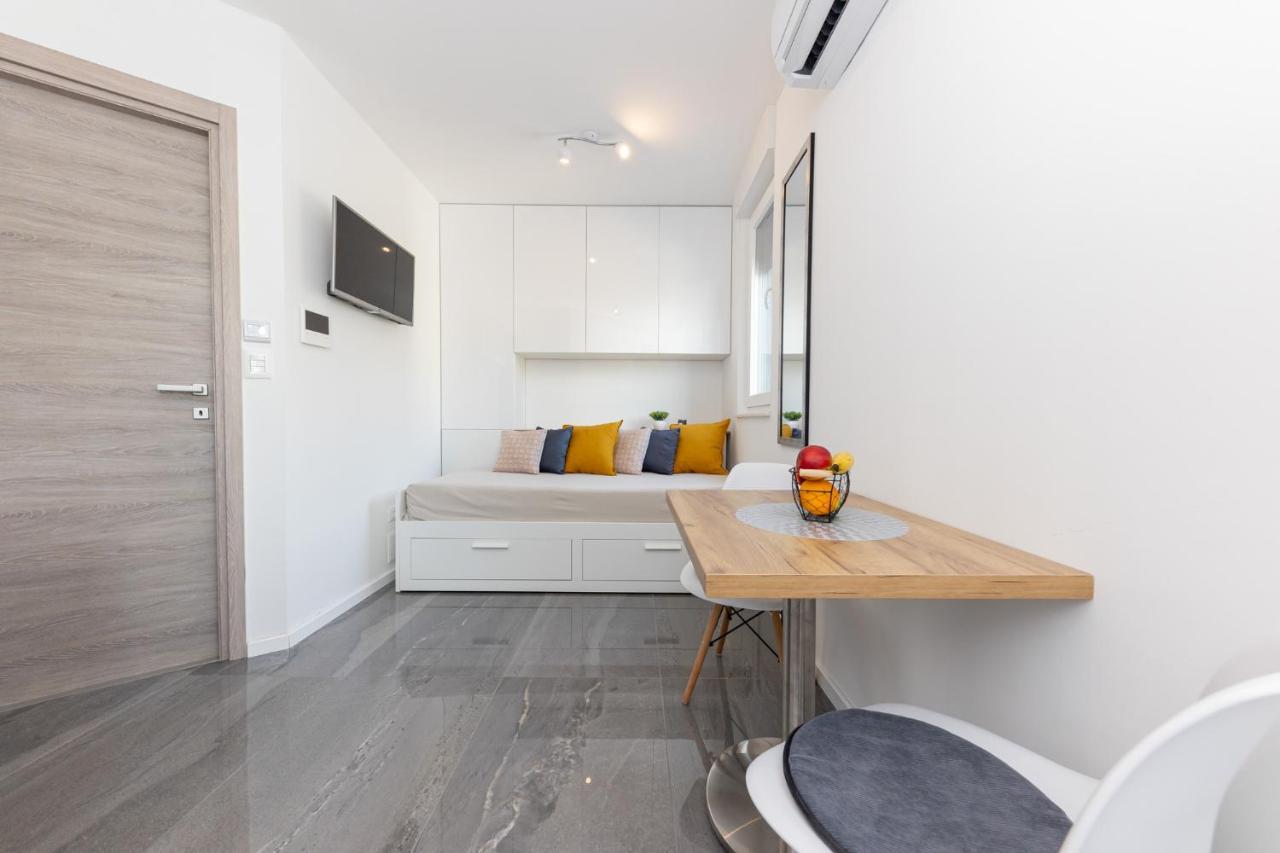 New Studio For 2, Free Private Garage Spot, Wi-Fi, 200 M From Mall Of Спліт Екстер'єр фото