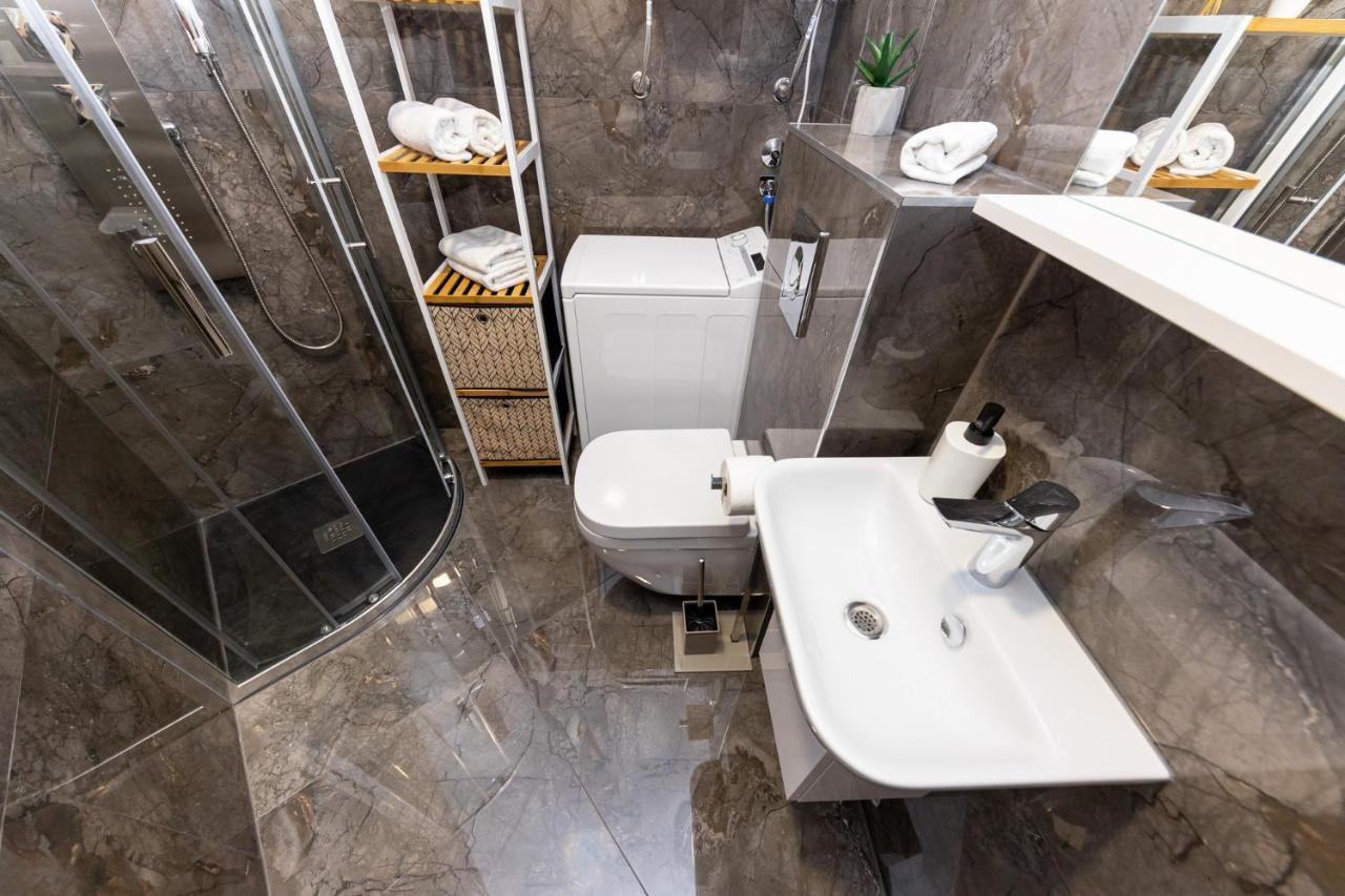 New Studio For 2, Free Private Garage Spot, Wi-Fi, 200 M From Mall Of Спліт Екстер'єр фото