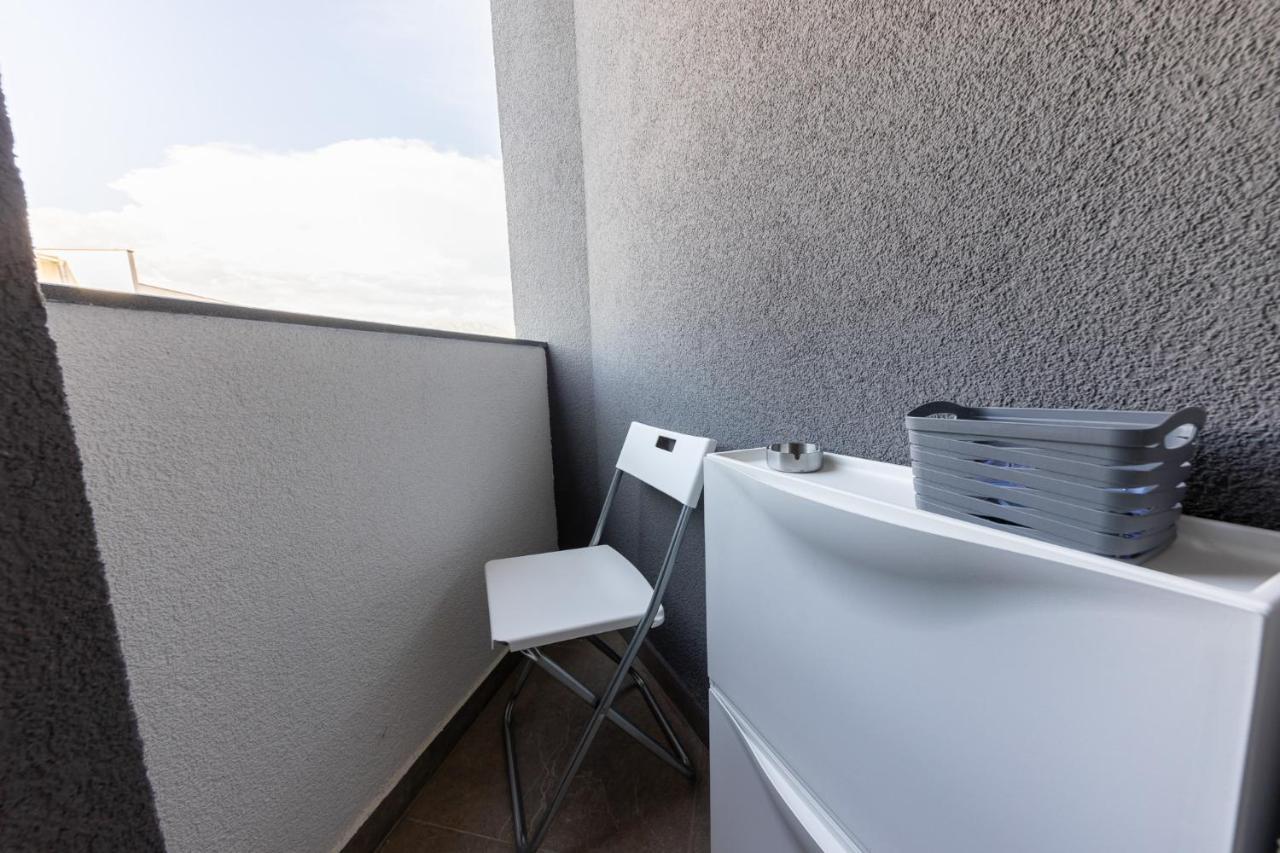 New Studio For 2, Free Private Garage Spot, Wi-Fi, 200 M From Mall Of Спліт Екстер'єр фото