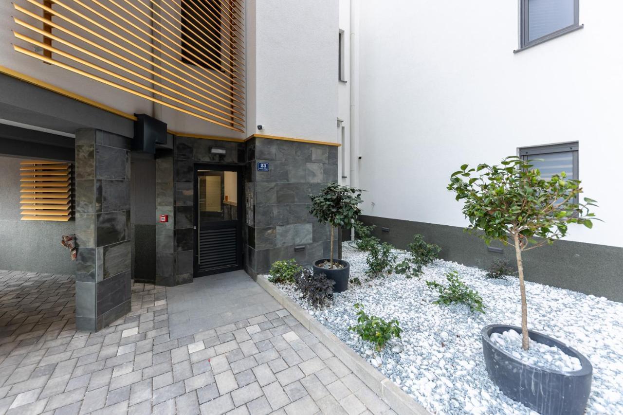 New Studio For 2, Free Private Garage Spot, Wi-Fi, 200 M From Mall Of Спліт Екстер'єр фото